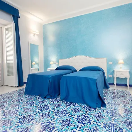 Odysseus Отель Липари